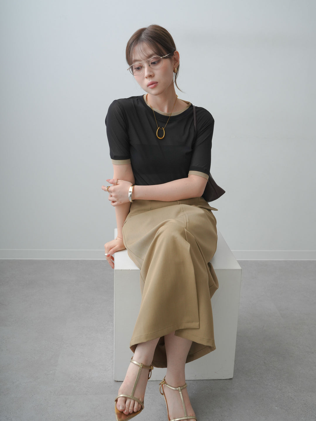 [SET]トリムレイヤードシアー半袖トップス+クレープデシンフラップ付きストレートスカート(2set)