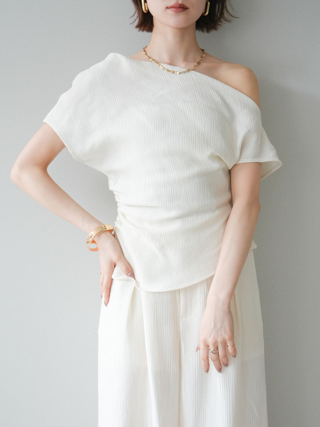 [予約]クレープアシンメトリーギャザートップス/white