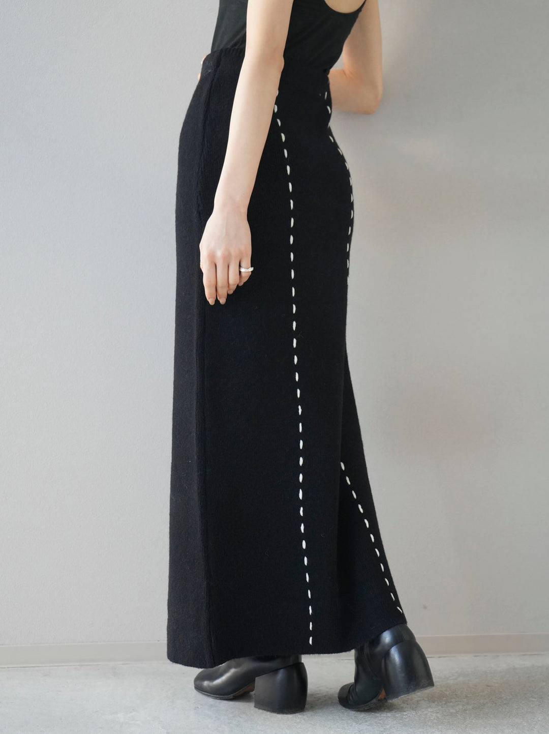 [予約]ステッチ刺繍ニットスカート/ブラック