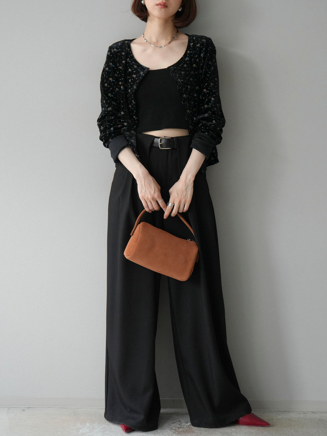 [預購] 皮帶環設計寬褲/黑色