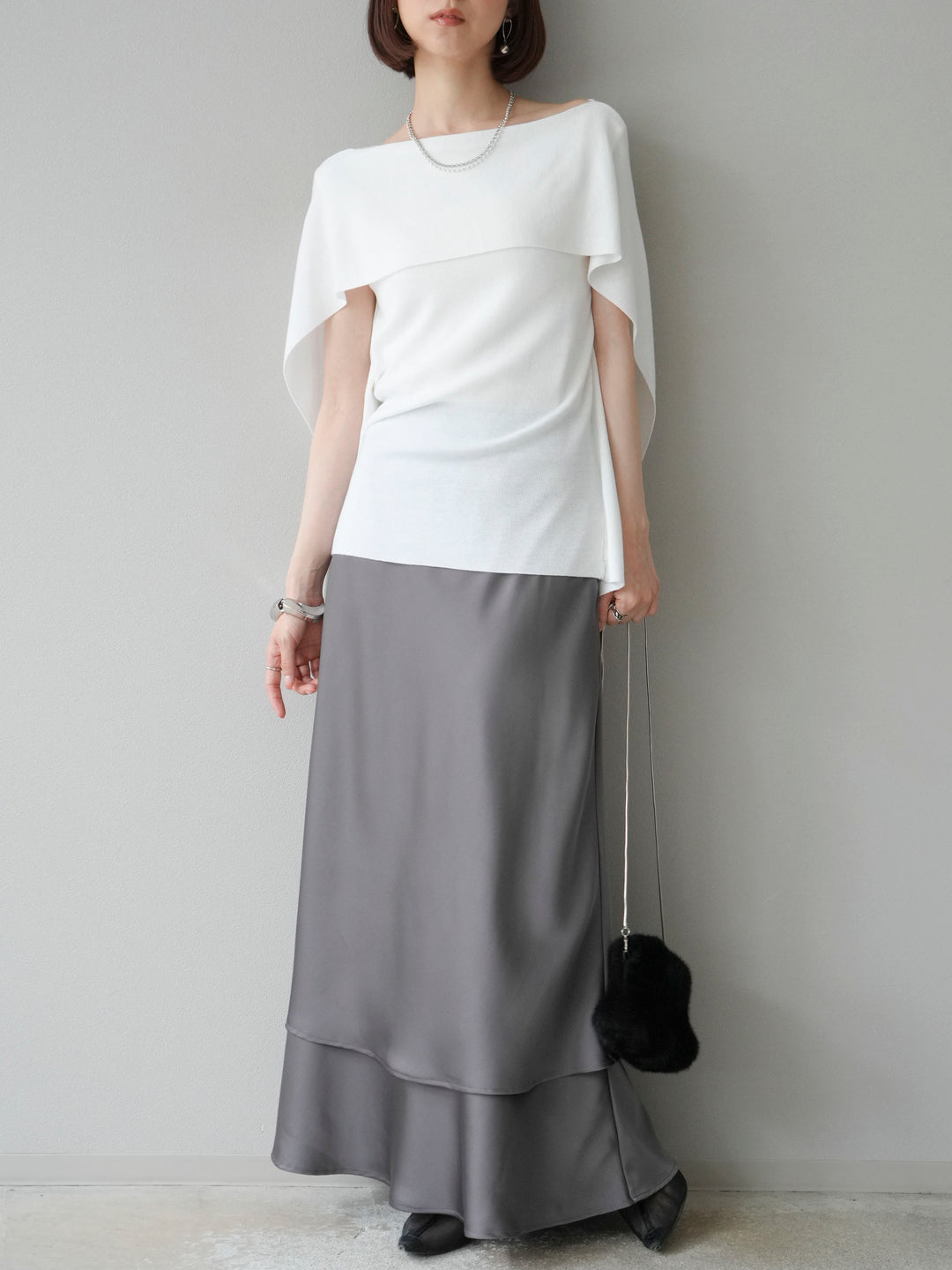 [予約]マントデザインスリットドルマンニット/アイボリー