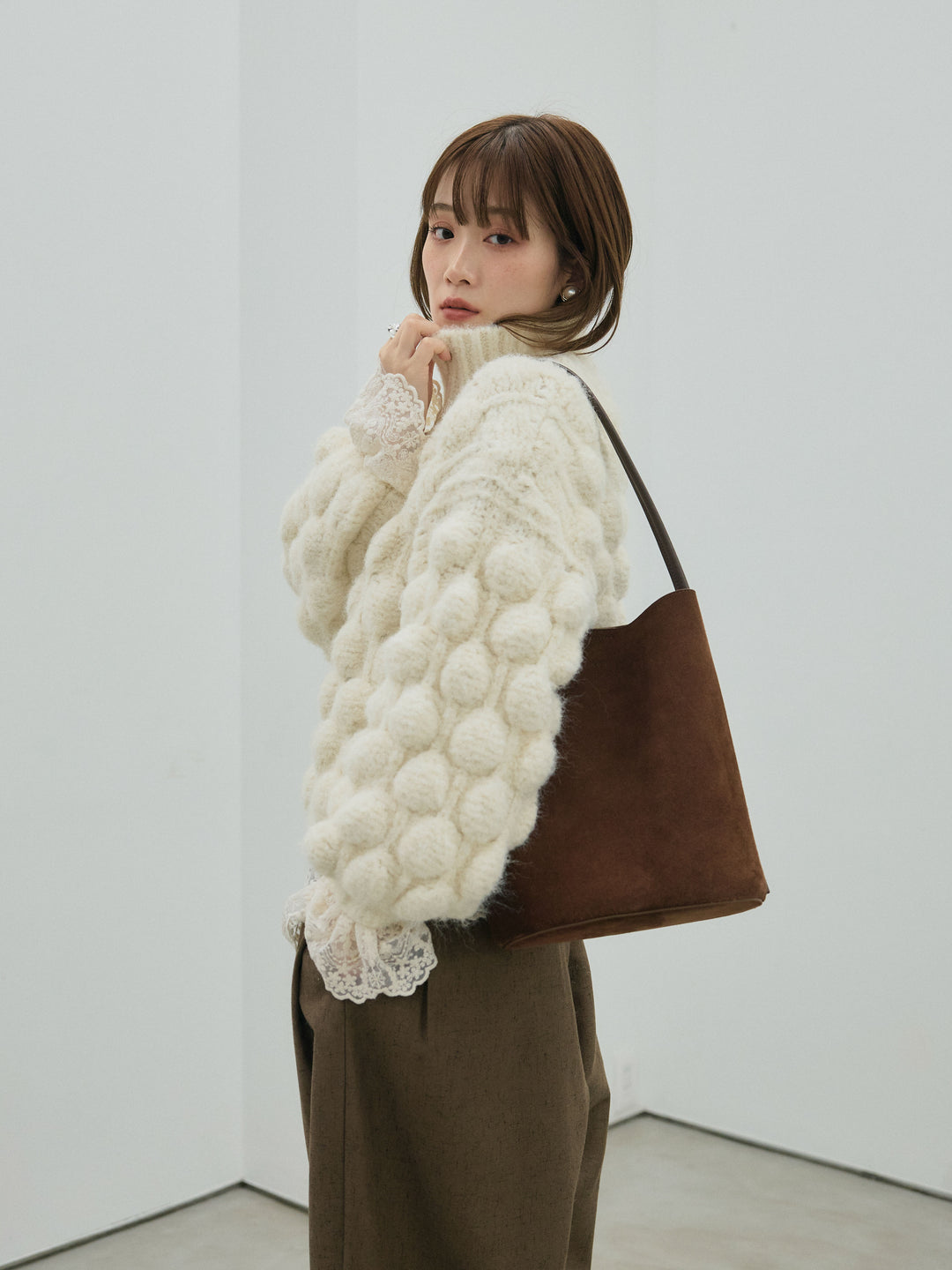 【Allure】[SET]ポップコーンハイネックニットプルオーバー+ハイネックレーストップス+モックスカルゼサイドタックコクーンパンツ(3set)