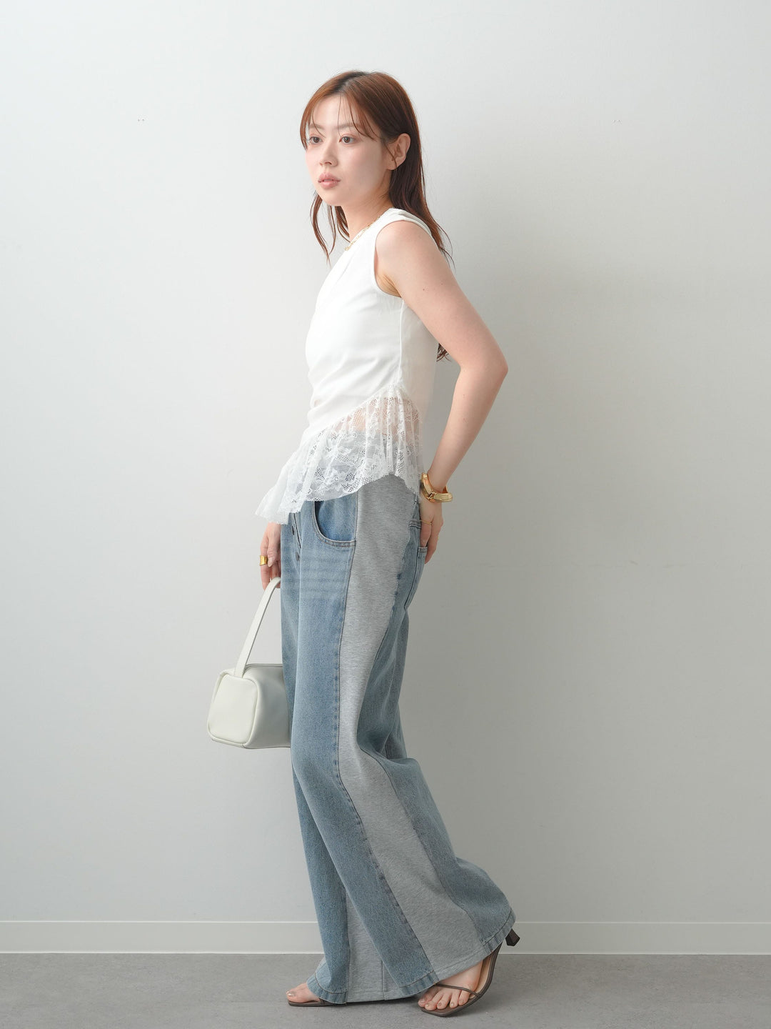 [SET]アシンメトリーラッフルレースヘムトップス+デニム切替スウェットパンツ(2set)