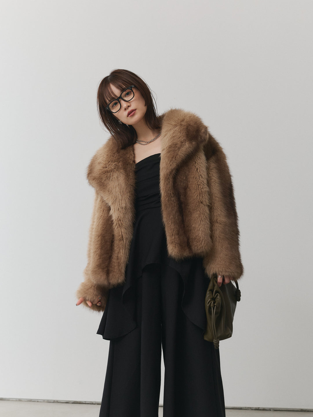 【Allure】[SET]ぺプラムベアトップス＆ワイドパンツSET UP+フェイクファービックカラージャケット(2set)