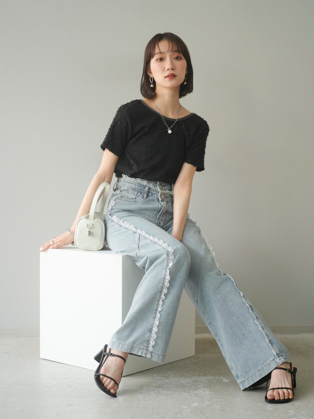 【預購】同色系滾邊蓬鬆剪裁上衣/黑色