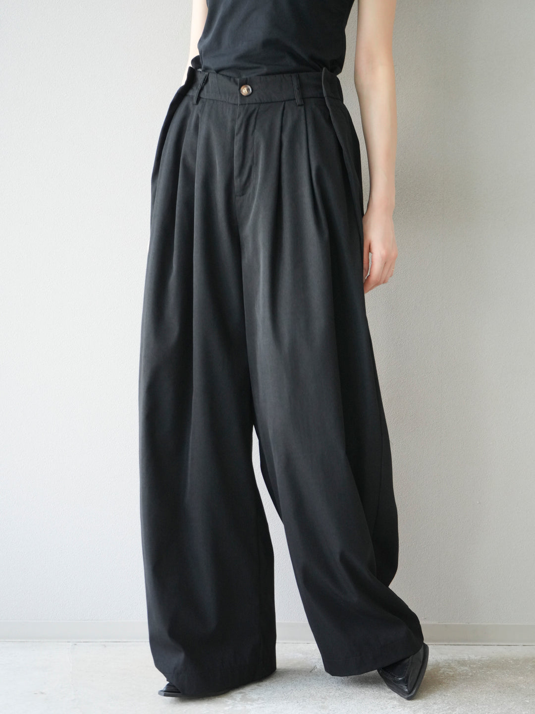 [予約]タックデザインワイドパンツ/ブラック
