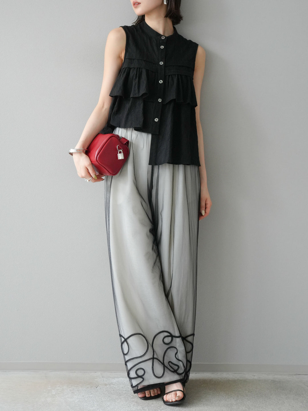 [予約]ドビーストライプアシンメトリーフリルノースリブラウス/ブラック