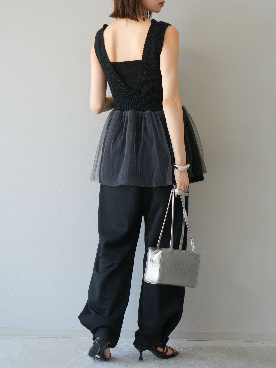 [SET] 薄紗層疊荷葉邊針織背心 + 兩用設計運動褲（2 件組）