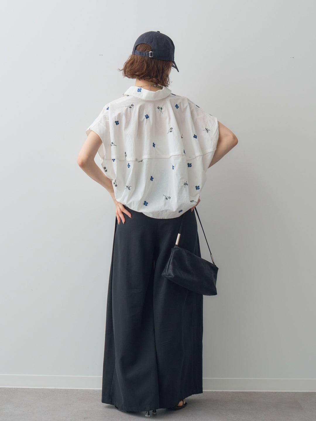 【套裝】花卉刺繡燈籠無袖襯衫+腰帶設計環扣闊腿褲（兩件套）