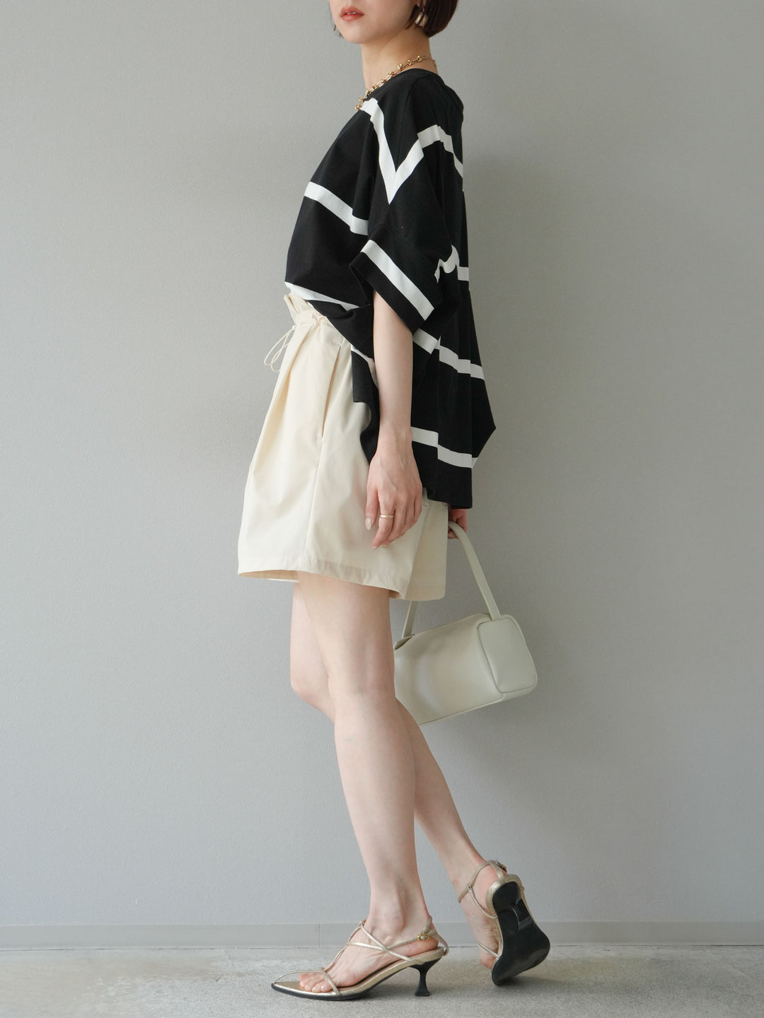 [預購] ICE TOUCH 荷葉邊褶皺短褲/米白色