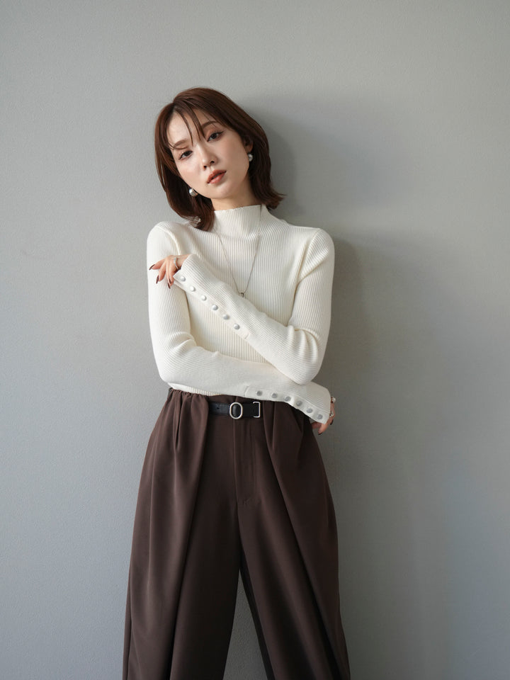 [予約]袖ボタンボトルネックリブニットトップス/アイボリー