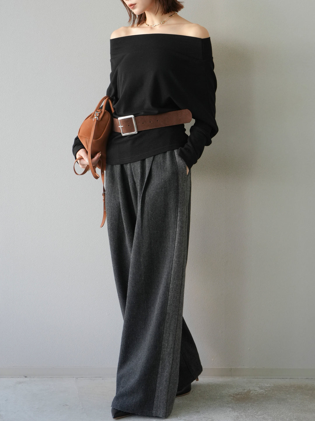 [予約]ベルト付オフショルカットソー/ブラック