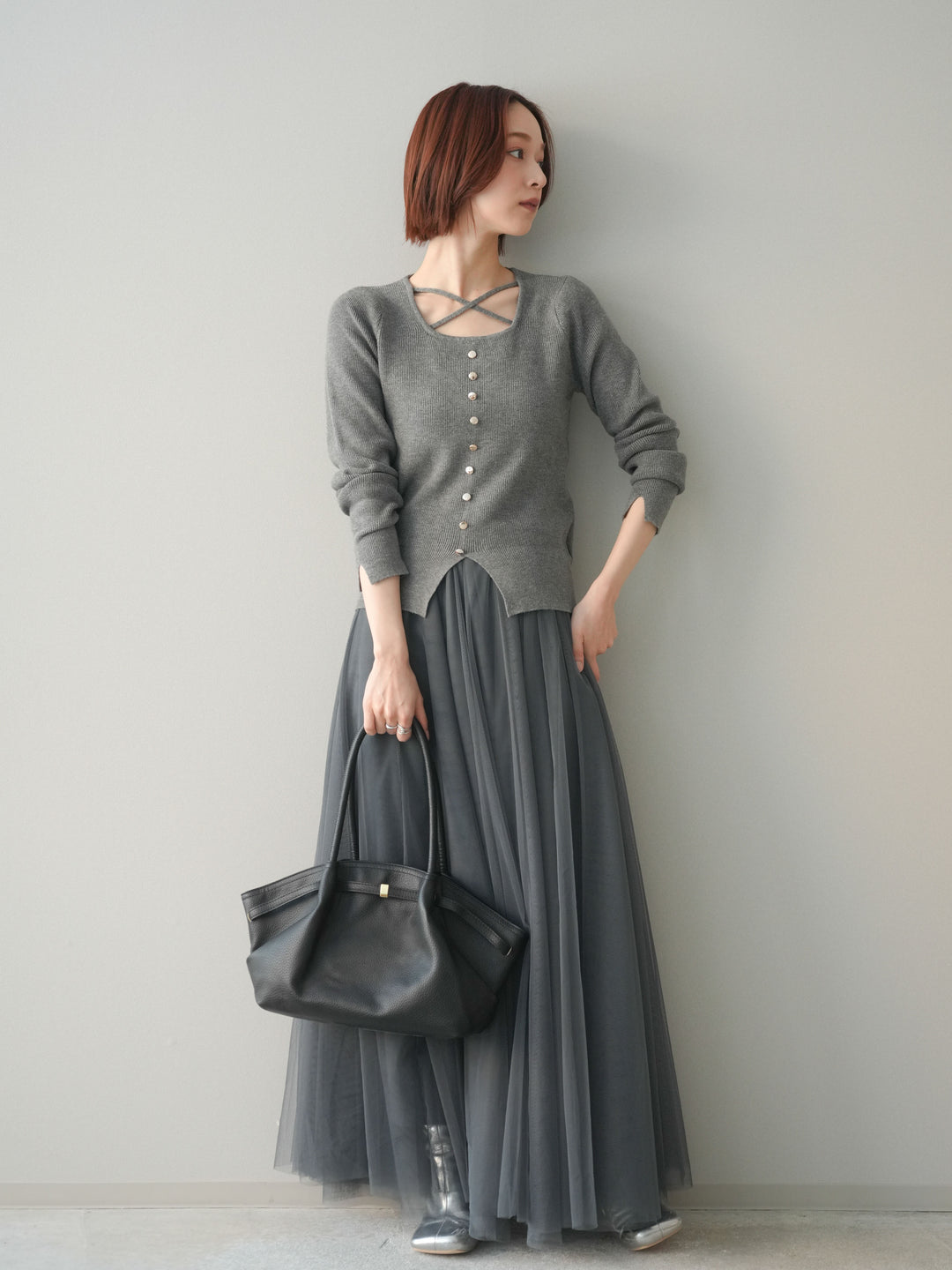 [予約]クロスデザインネックシルバーボタンニット/gray