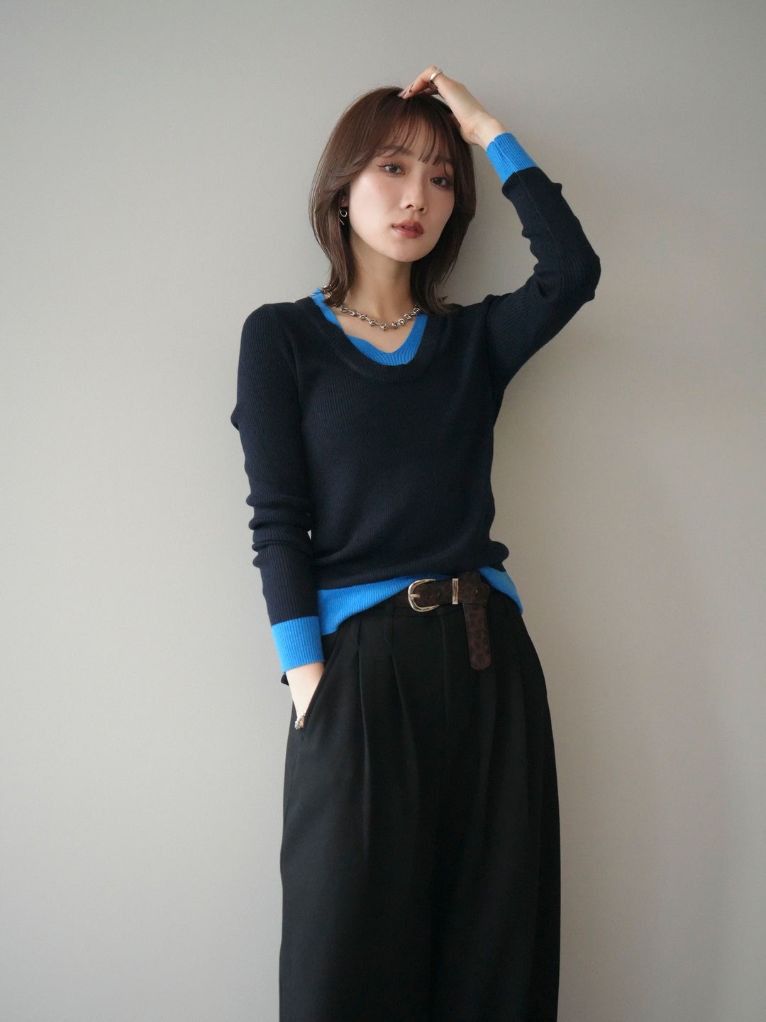 [SET]Uネック配色レイヤードリブニットトップス+アニマル柄ベルト付きウールタッチワイドパンツ(2set)