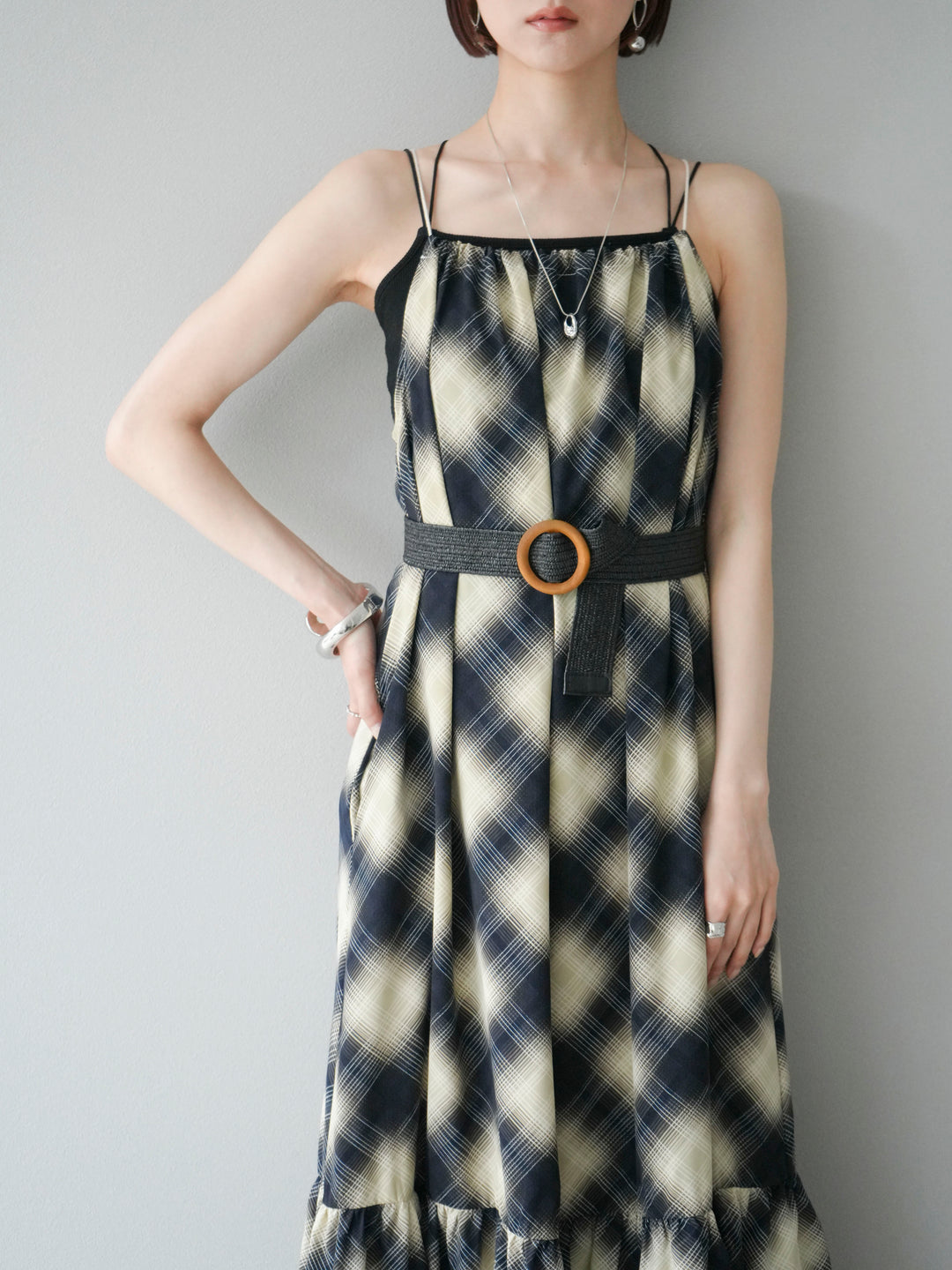 [SET] 繫腰帶格紋無袖洋裝 + 繫腰帶格紋無袖洋裝 (2 套)