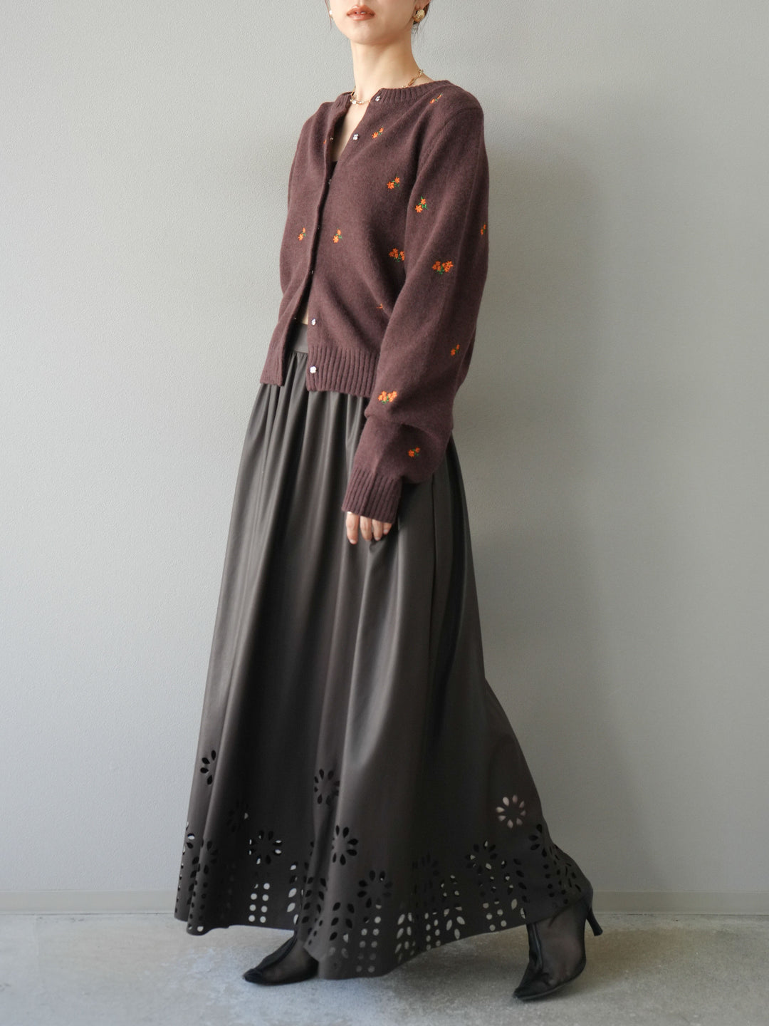 [予約]フラワーパンチングレザースカート/ブラウン