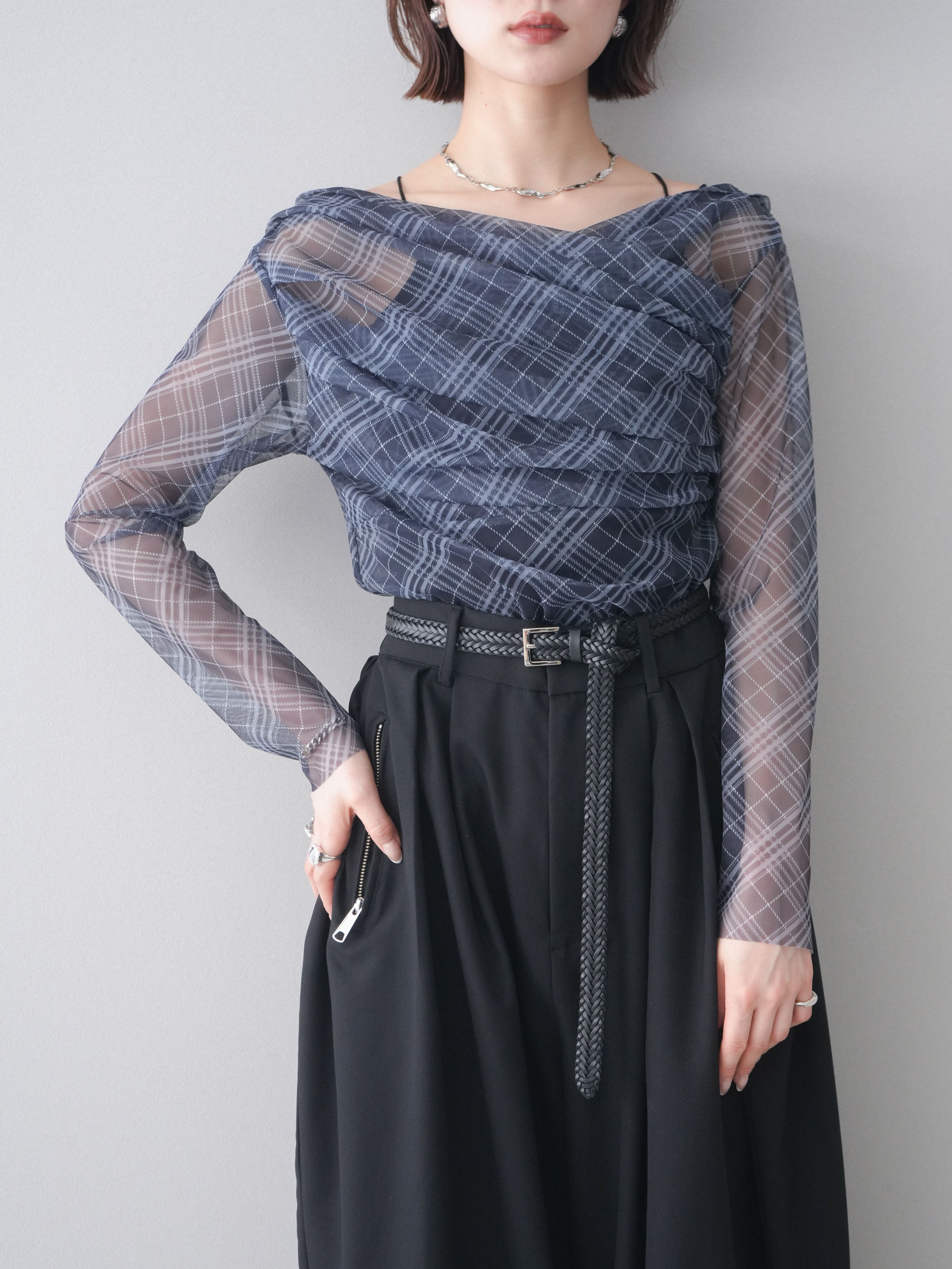 予約]チュールバイアスチェックプリントタックネックトップス/navy
