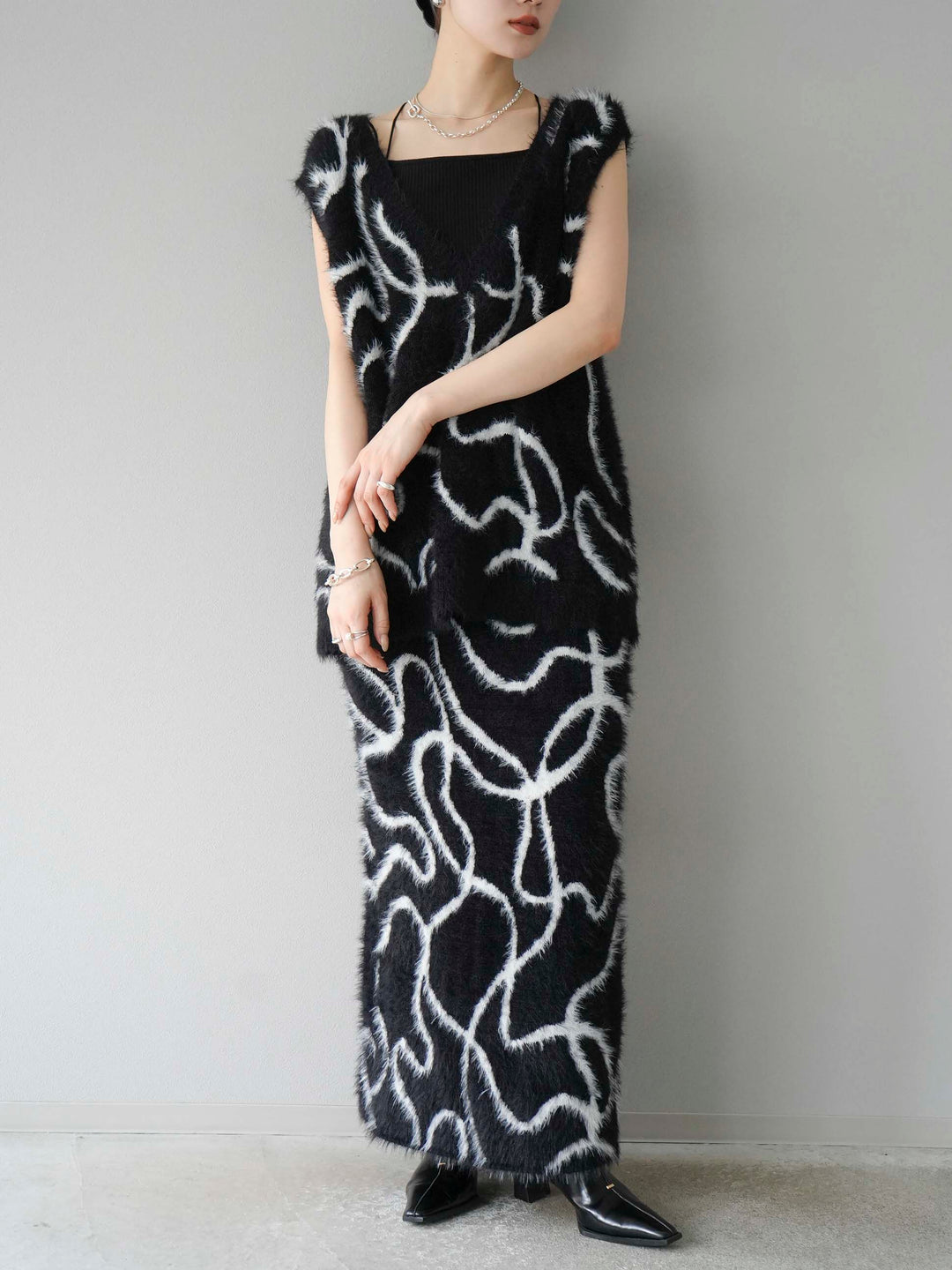 [SET] 線狀毛絨針織背心 + 線狀毛絨針織裙 (2套)