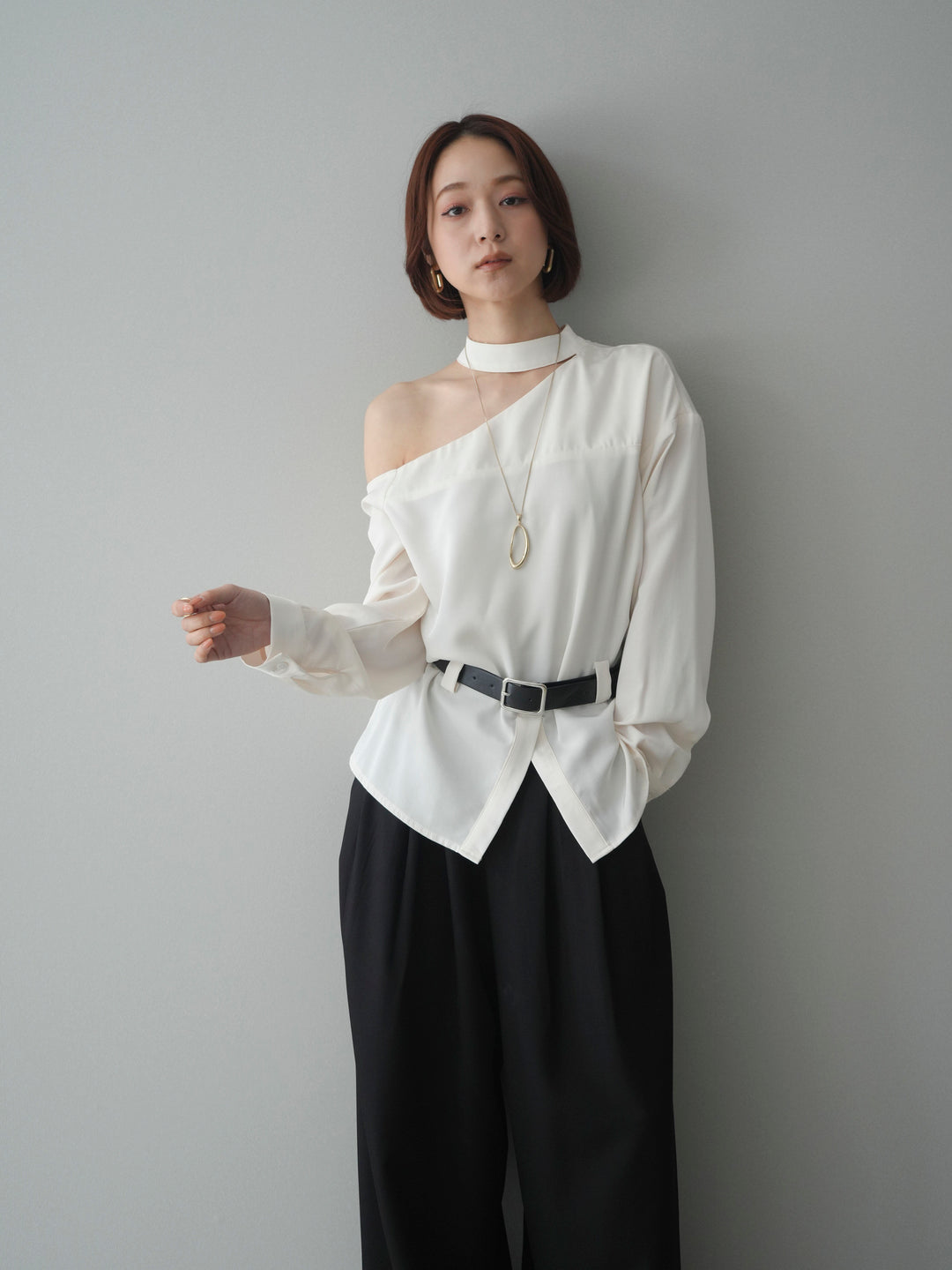 [SET]ベルト付ワンショルダースリットブラウス+編み込みベルト付タックワイドパンツ(2set)