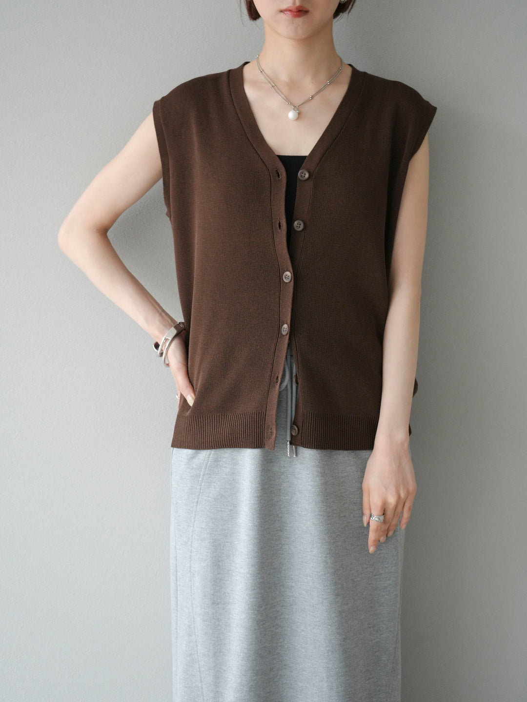 [予約]Vネックレーヨンニットベスト/ブラウン
