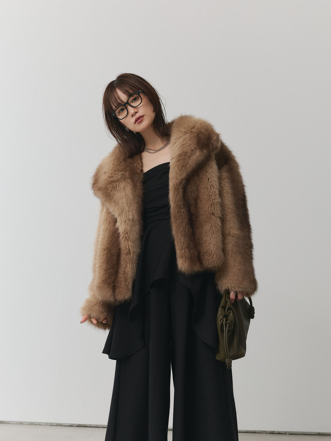 【Allure】[SET]ぺプラムベアトップス＆ワイドパンツSET UP+フェイクファービックカラージャケット(2set)