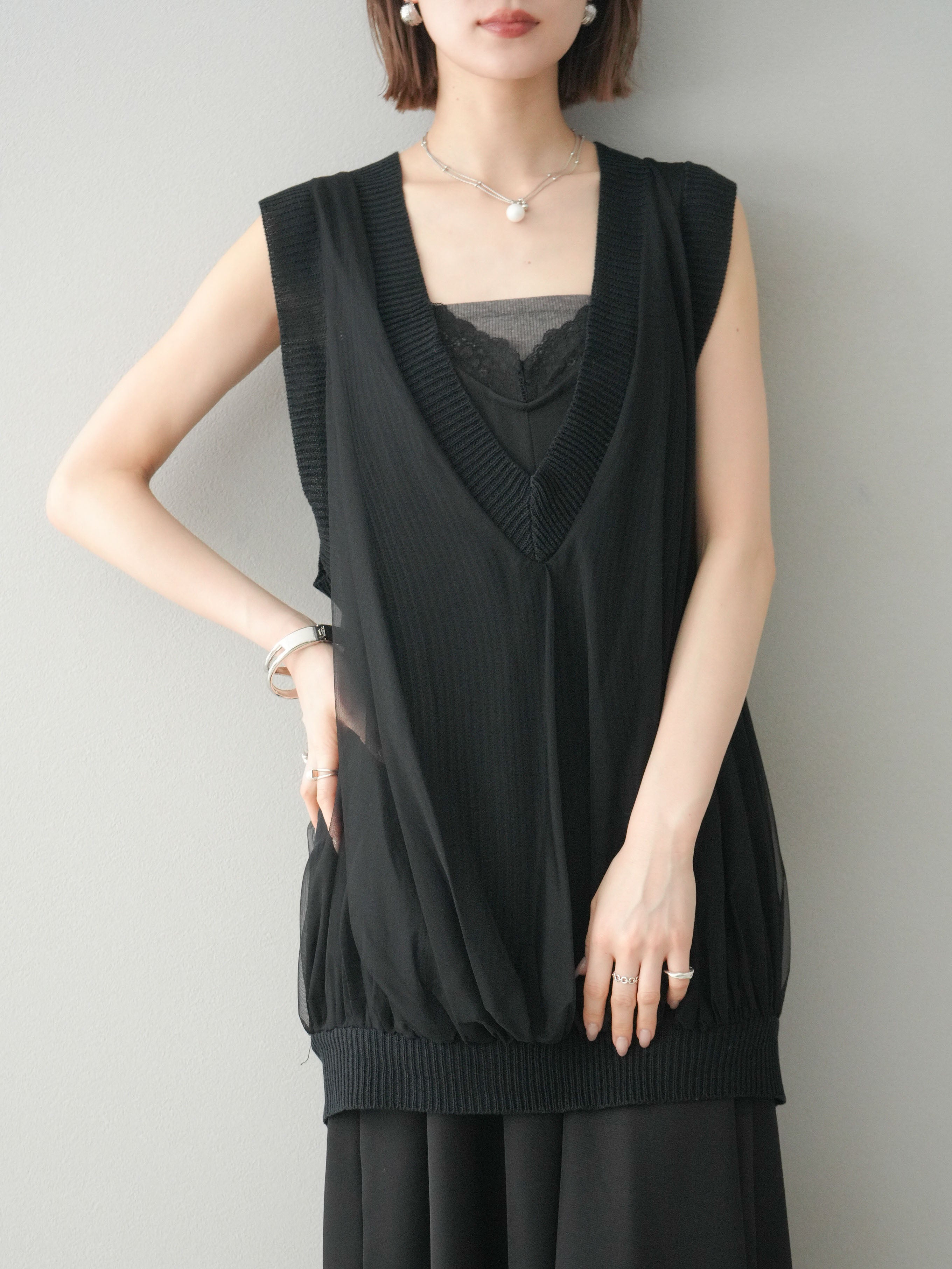 【極美品】チュールベスト　ビアズリー　ブラック　ベスト 極美品】チュールベスト ビアズリー ブラック ベスト