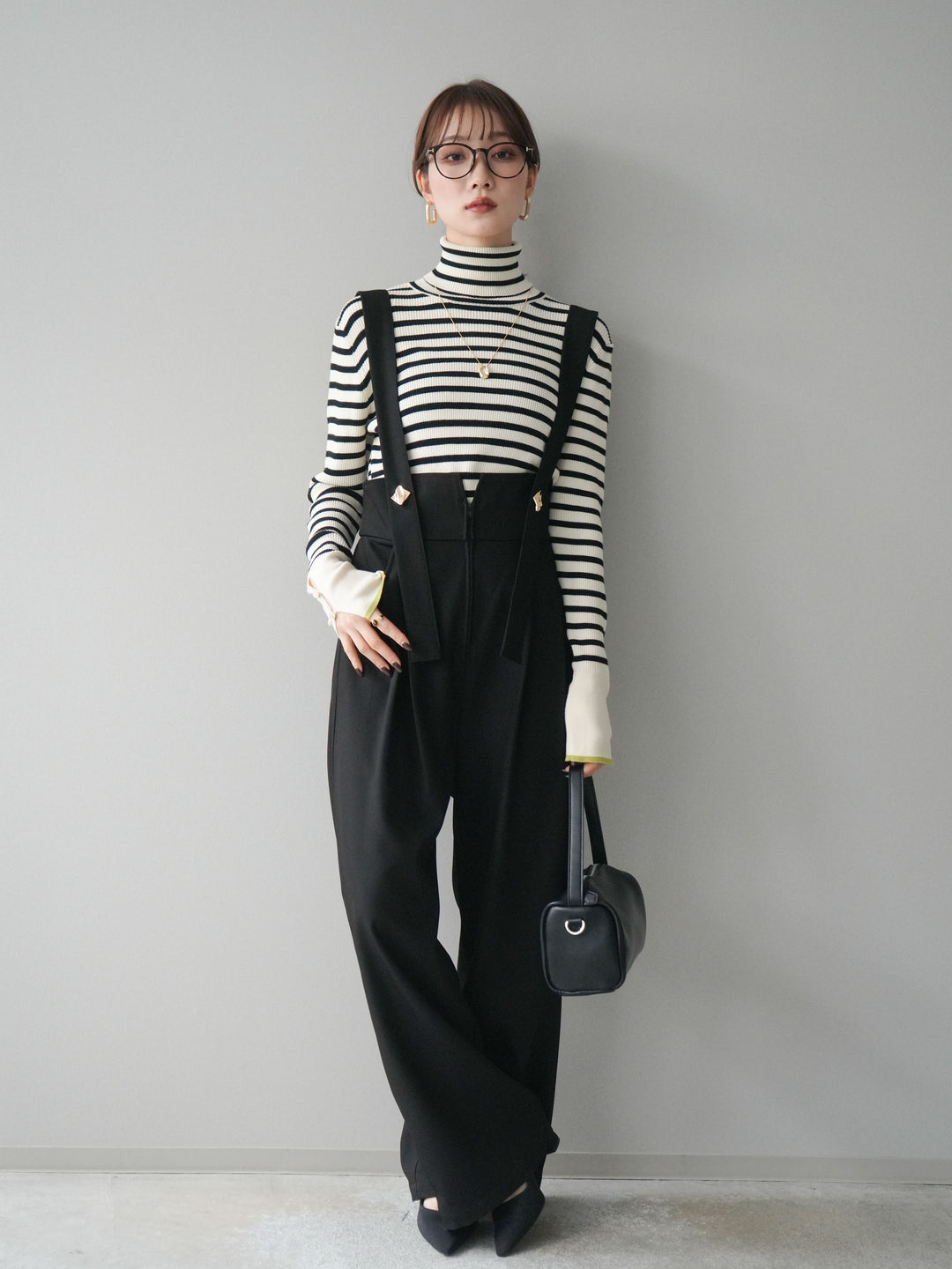 [SET]袖配色ハイネックボーダーリブニットトップス+ゴールドボタンサスペンダーワイドパンツ(2set)