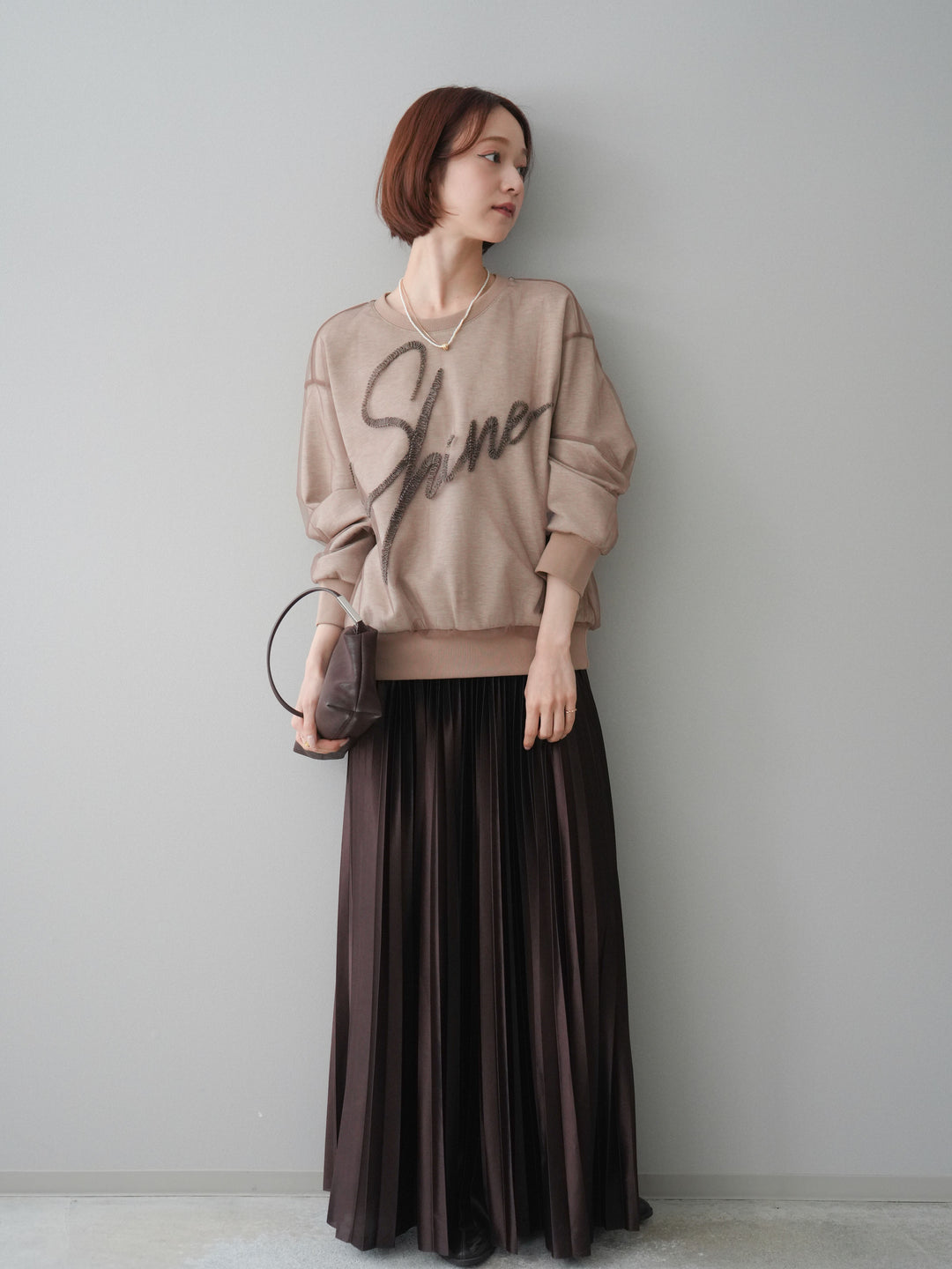 [SET]チュールレイヤードロゴスエットプルオーバー+サテンプリーツマキシスカート(2set)