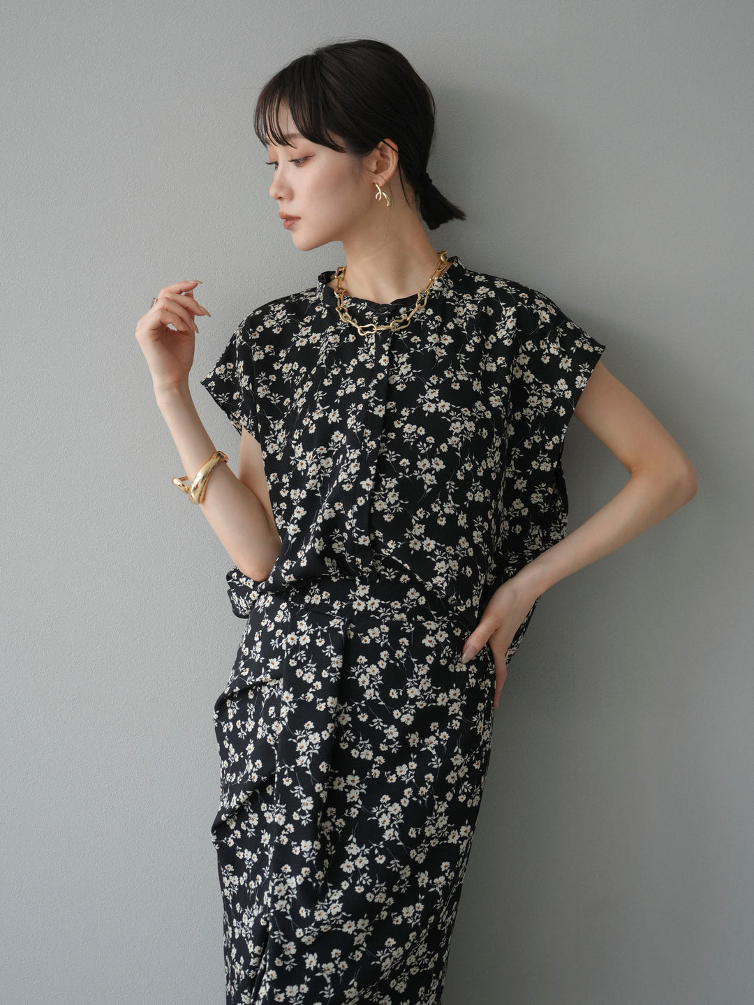 【預購】花朵印花法式袖襯衫/黑色