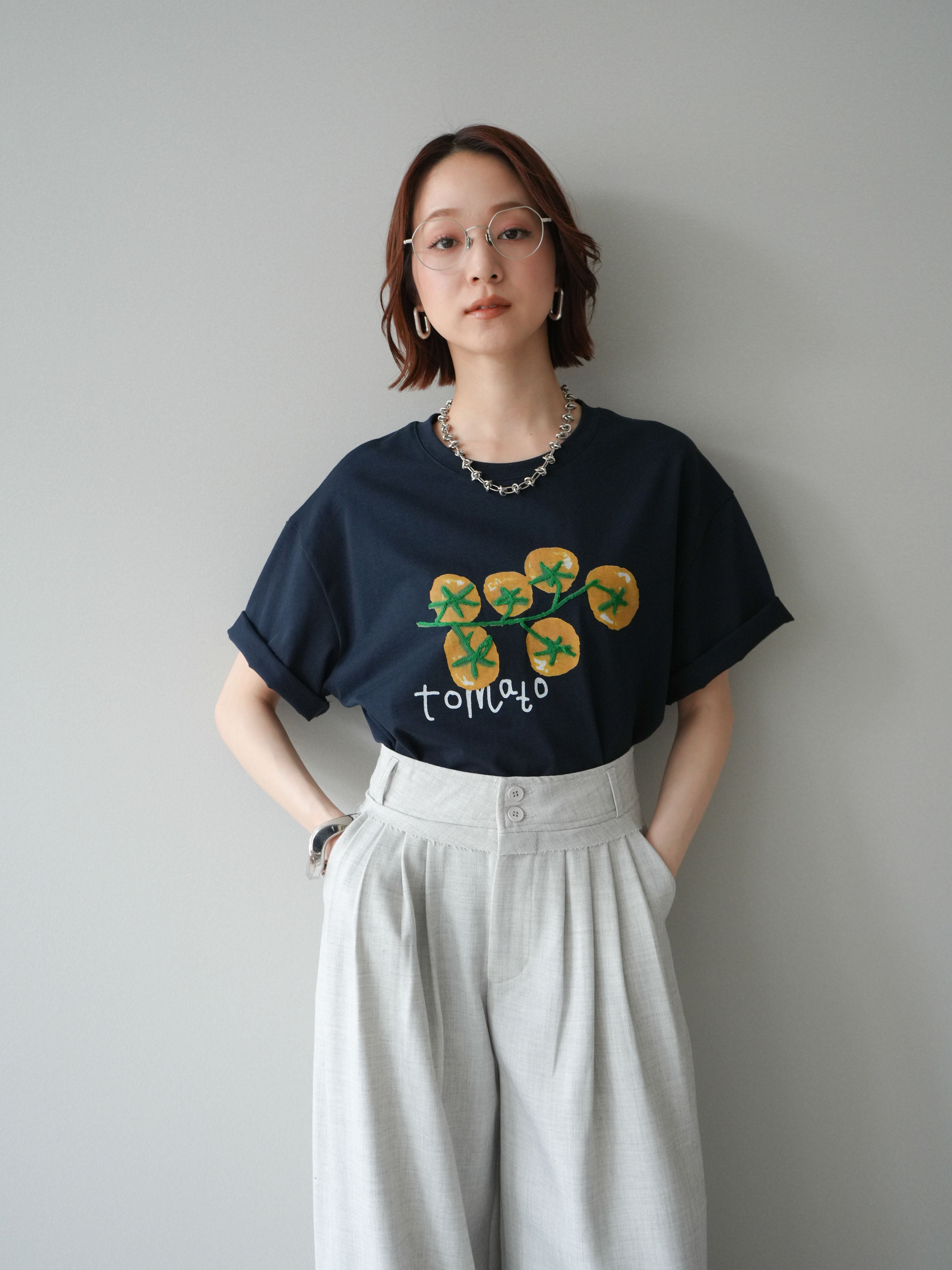 予約]トマト刺繍TEE/navy – Lumier