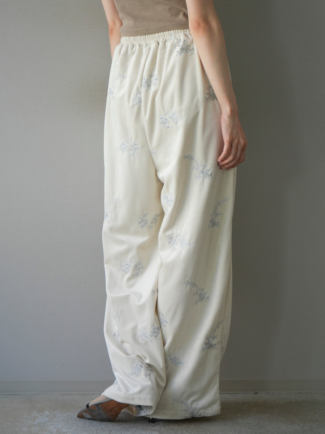 [予約]ベロアフラワーエンブロイダリーイージーパンツ/エクリュ