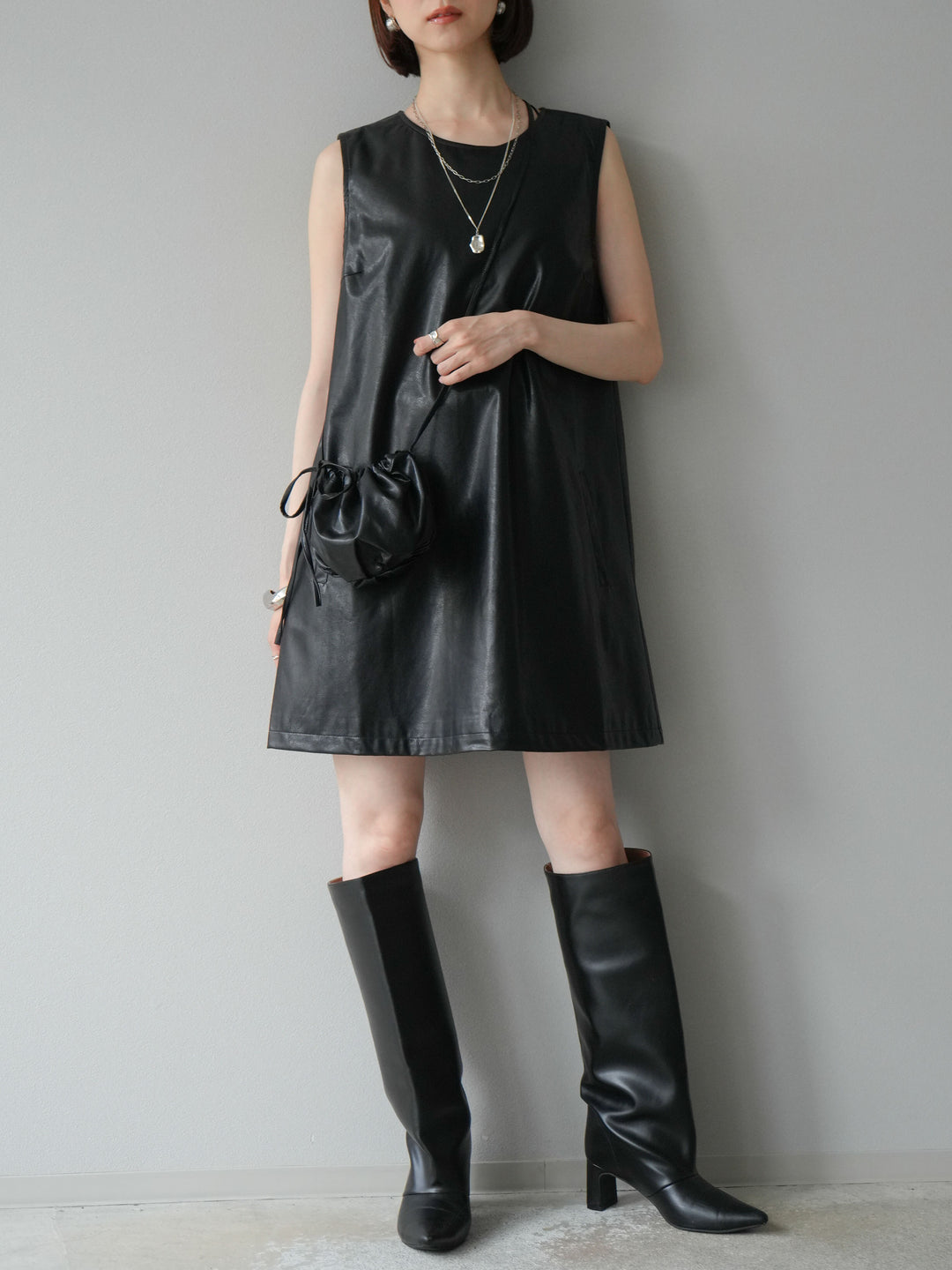 [予約]ショルダーポーチ付レザーミニワンピース/ブラック