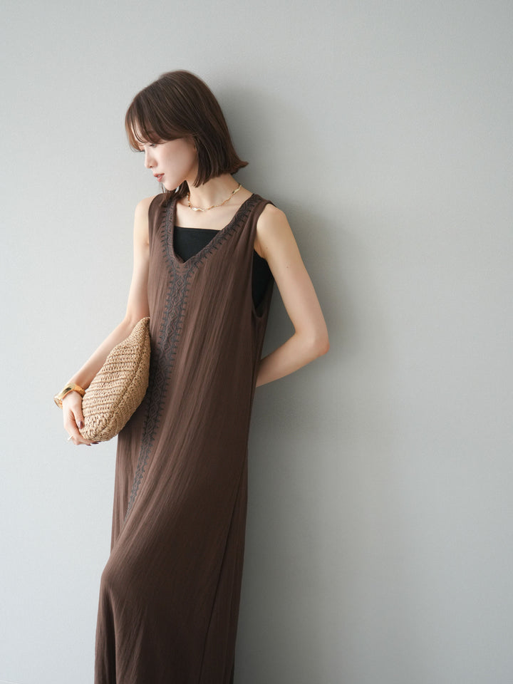 [予約]刺繍Vネックワンピース/ブラウン
