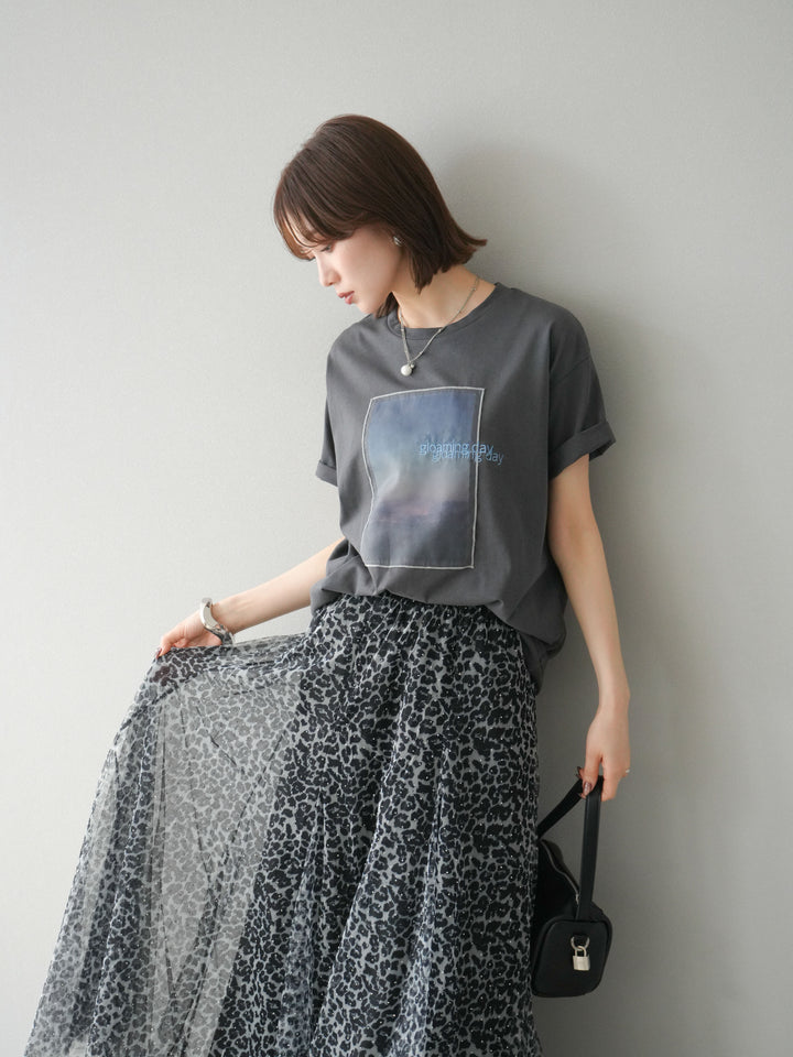 [予約]チュールレイヤードプリントTシャツ/チャコール