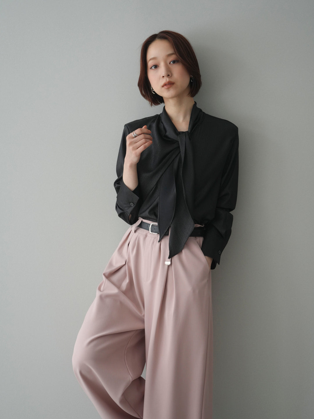 [SET]楊柳シャイニータイブラウス+ベルト付キーホルダーモチーフワイドパンツ(2set)