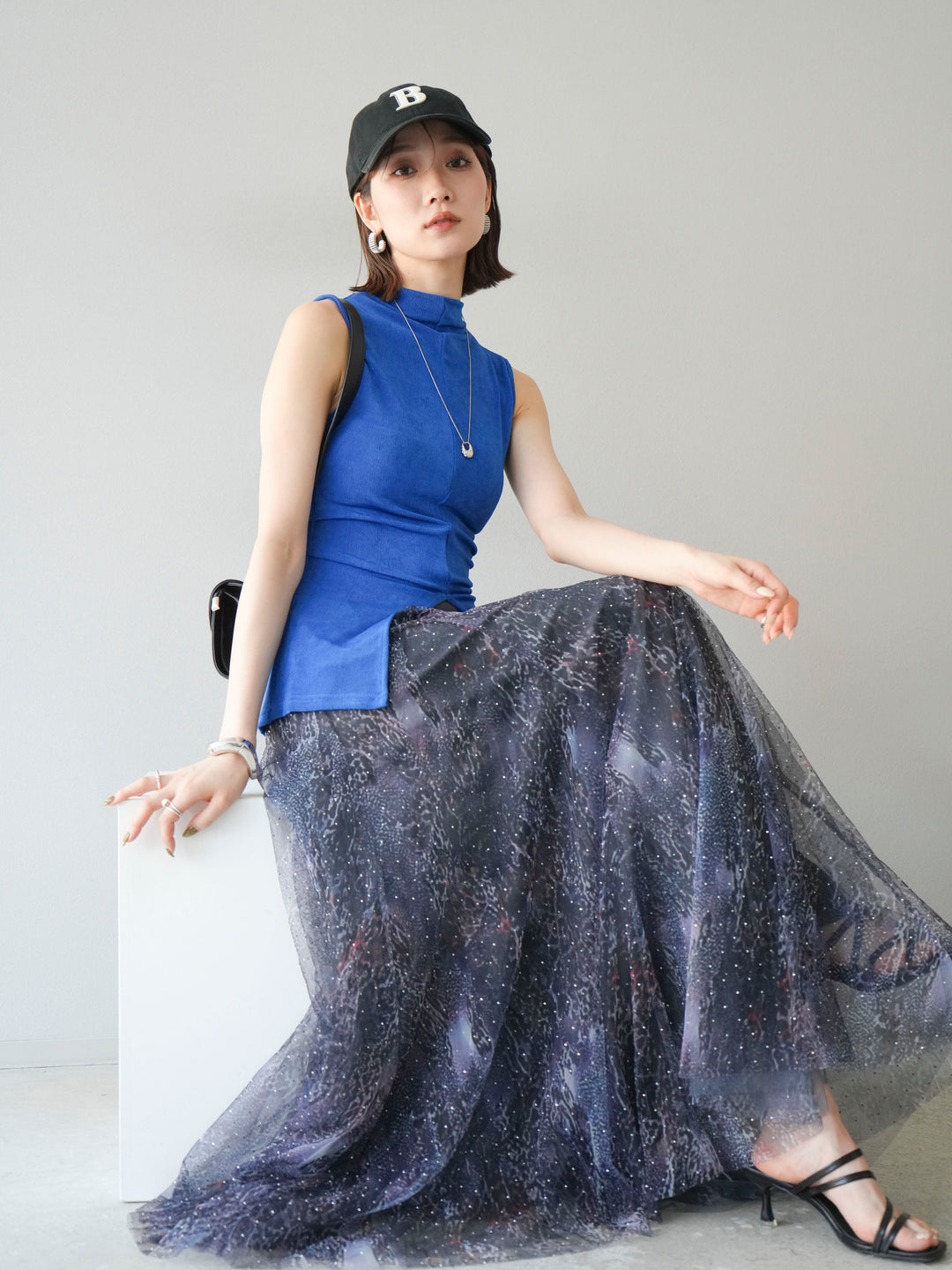 [予約]フロントスリットレーヨンニットトップス/ブルー