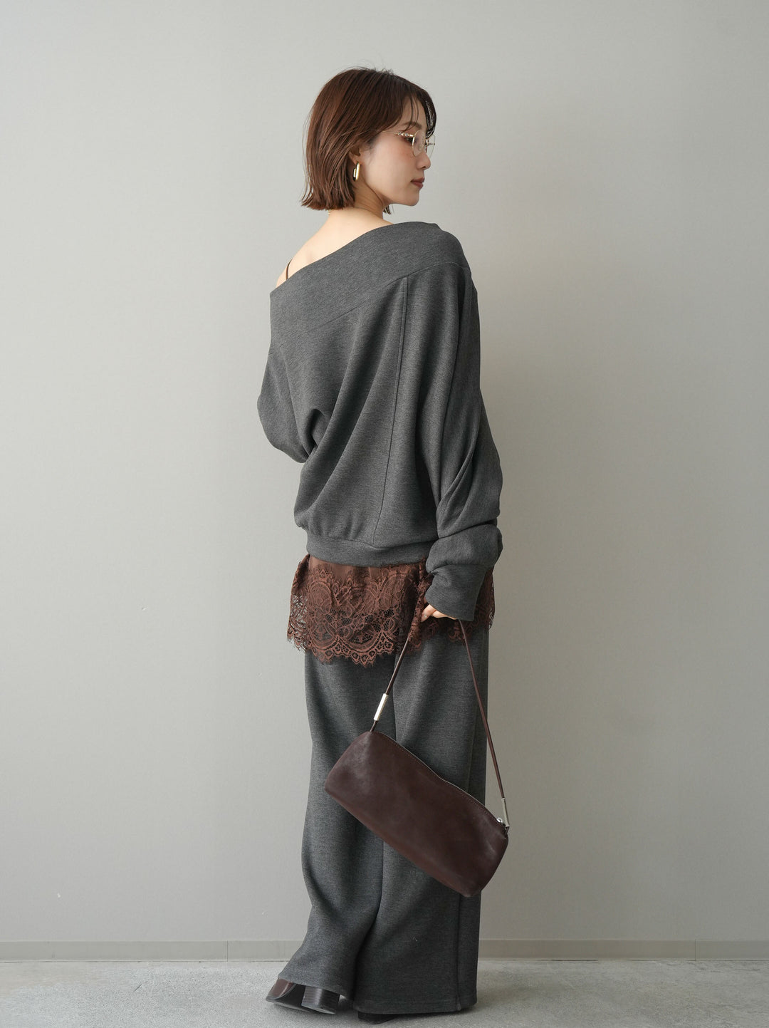 [SET]アシンメトリーオフショルポンチプルオーバー+レーストリムキャミソール+イージーポンチワイドパンツ(3set)