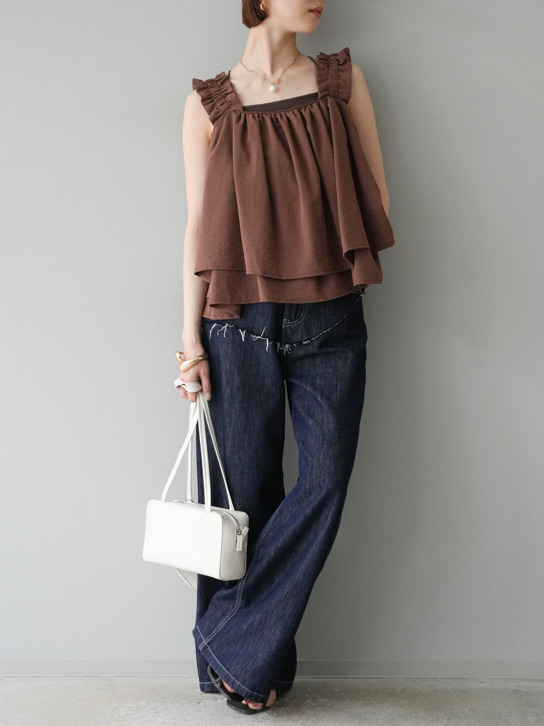 [SET] 縮肩喇叭背心 + 臀部設計牛仔褲 (2 件套)