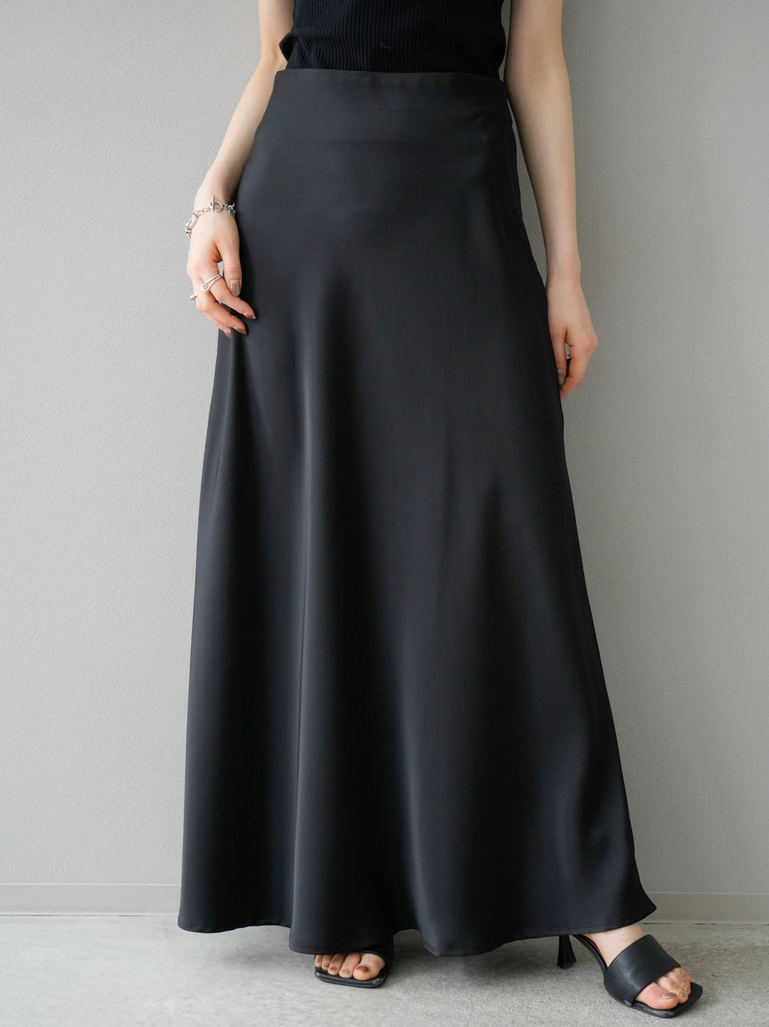 [Pre-order] Satin Narrow Skirt/Black
