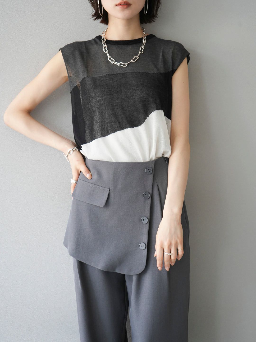 [Pre-order] Bicolor sheer knit sleeveless top/black