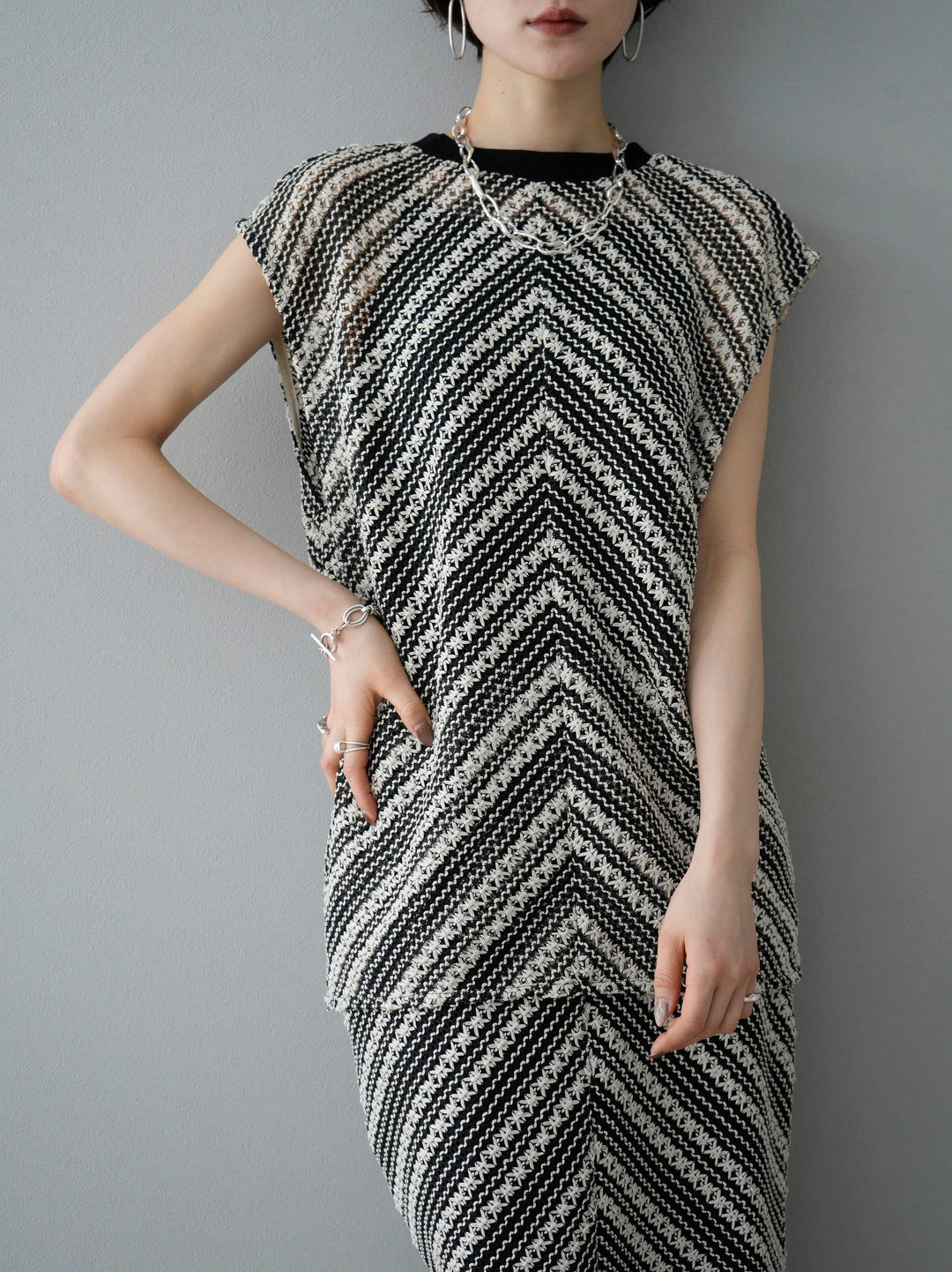 [SET] Crochet sleeveless top + Crochet fringe I-line skirt (2set)