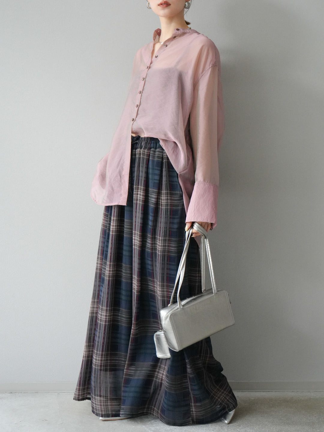 [SET] 亮面透視立領襯衫 + 透視格紋寬鬆褲 (2 件套)