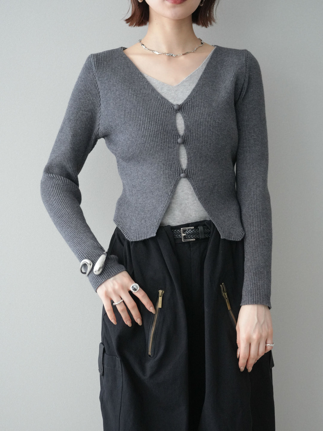 [予約]Vネック配色レイヤードスリットニットトップス/charcoal