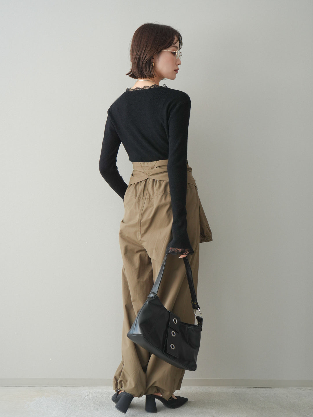 [SET]レースドッキングVネックニットトップス+ウエスト巻きデザインドロストコットンナイロンパンツ(2set)