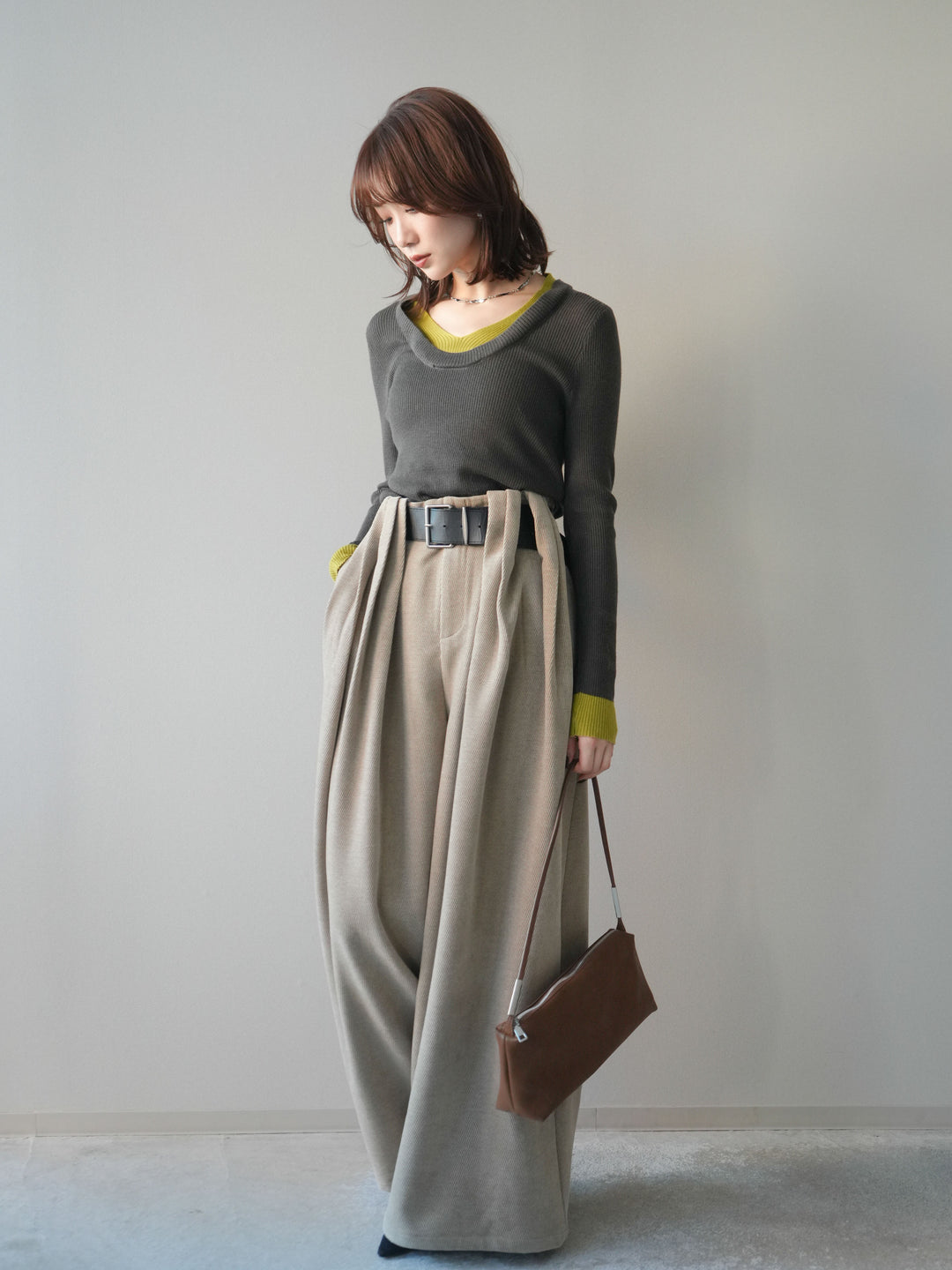 [SET]Uネック配色レイヤードリブニットトップス+ベルトデザインループコールテンワイドパンツ(ベルト付き)(2set)
