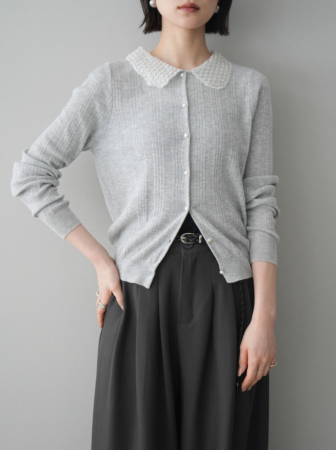 [予約]ビジュー襟パールボタンニットカーディガン/gray