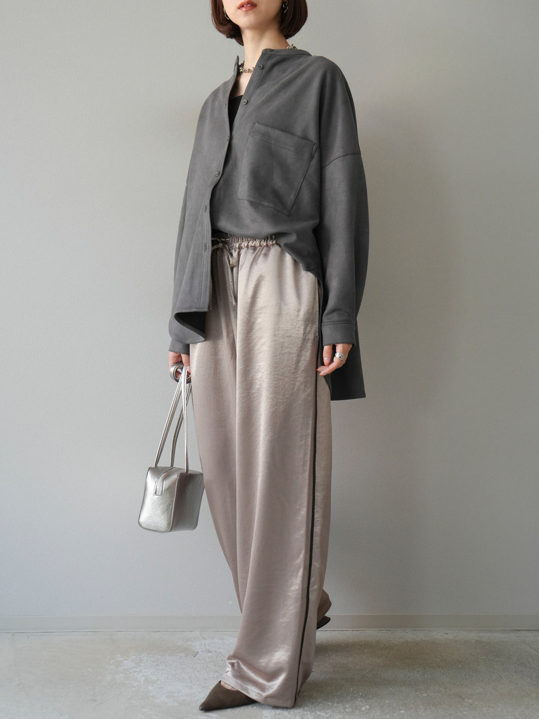 [予約]サテンラインワイドパンツ/グレージュ