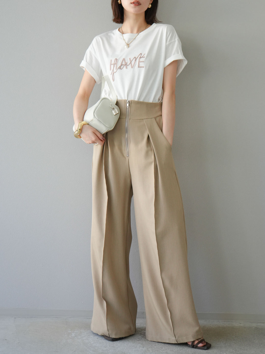 [予約]デザインロゴ刺繍Tシャツ/オフホワイト