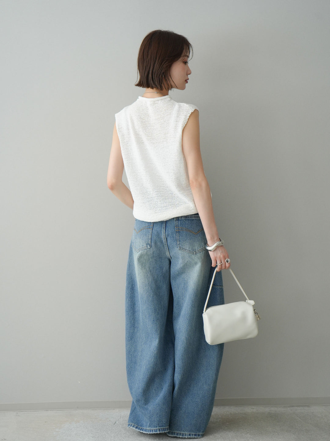 【套裝】無袖亞麻質感透視針織套頭衫 + 不對稱闊腿牛仔褲（兩件套）