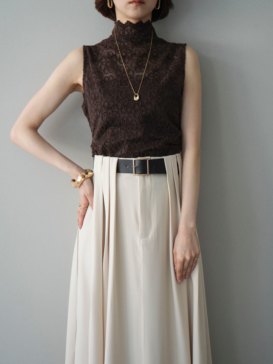 [予約]ノースリーブプチネックフラワージャガードトップス/brown